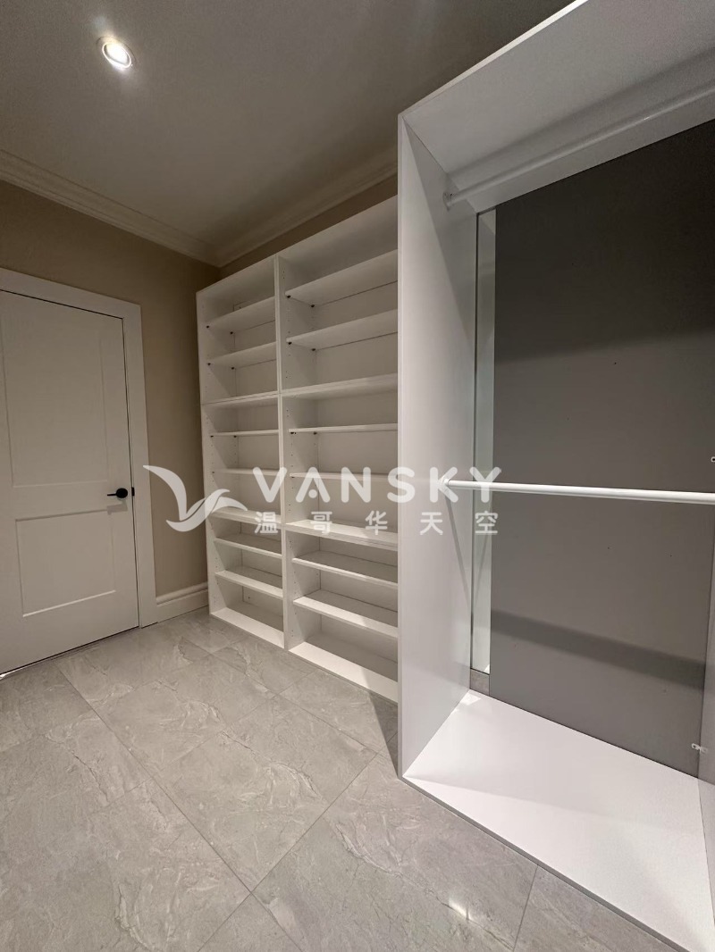 260720232217_Walk in closet.jpg